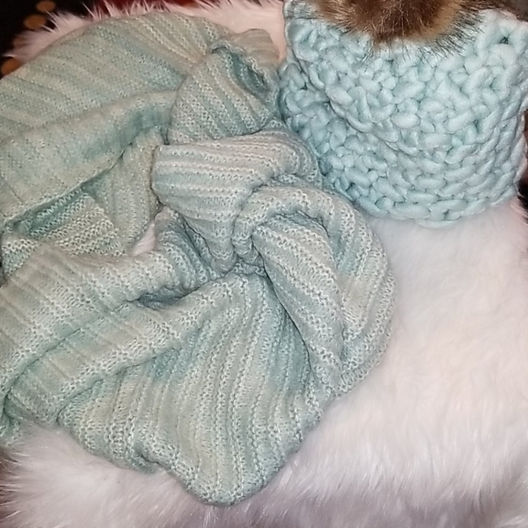 OCTOBER LOVE Bundle of "Mint Colored" Beanie-Scarf - Picture 9 of 13